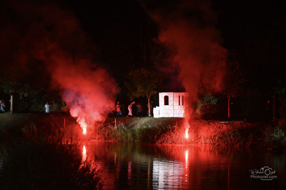 Les moines  spectacle son et lumière un soir à la hutte en Vendée
