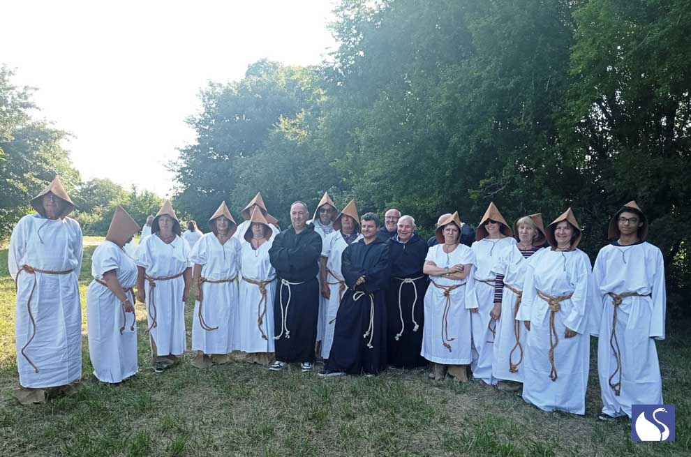 Photo de tous les costumes des moines