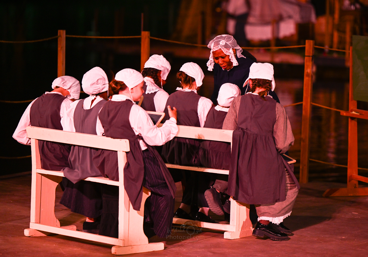 Photo de la vie des gens de l'époque dans une hutte